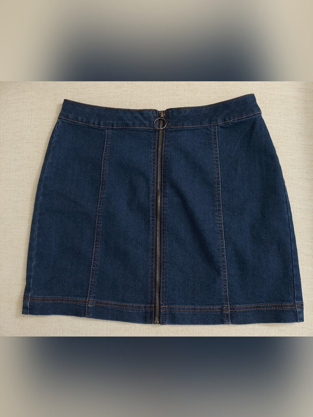 Dark Blue Denim Womens Zip-Front Mini Skirt. Size 13 (or 31).  S-608